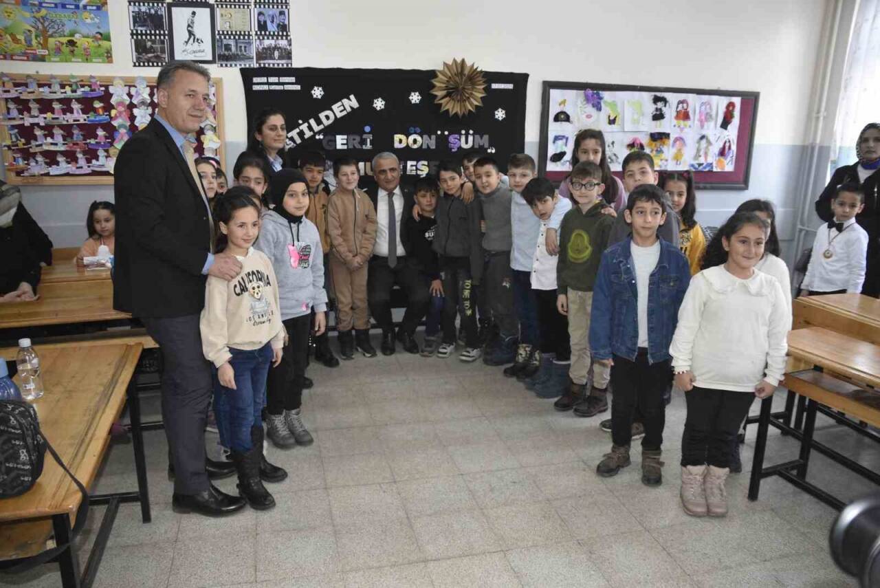 Bitlis’te 92 bin 521 öğrenci karne heyecanı yaşadı