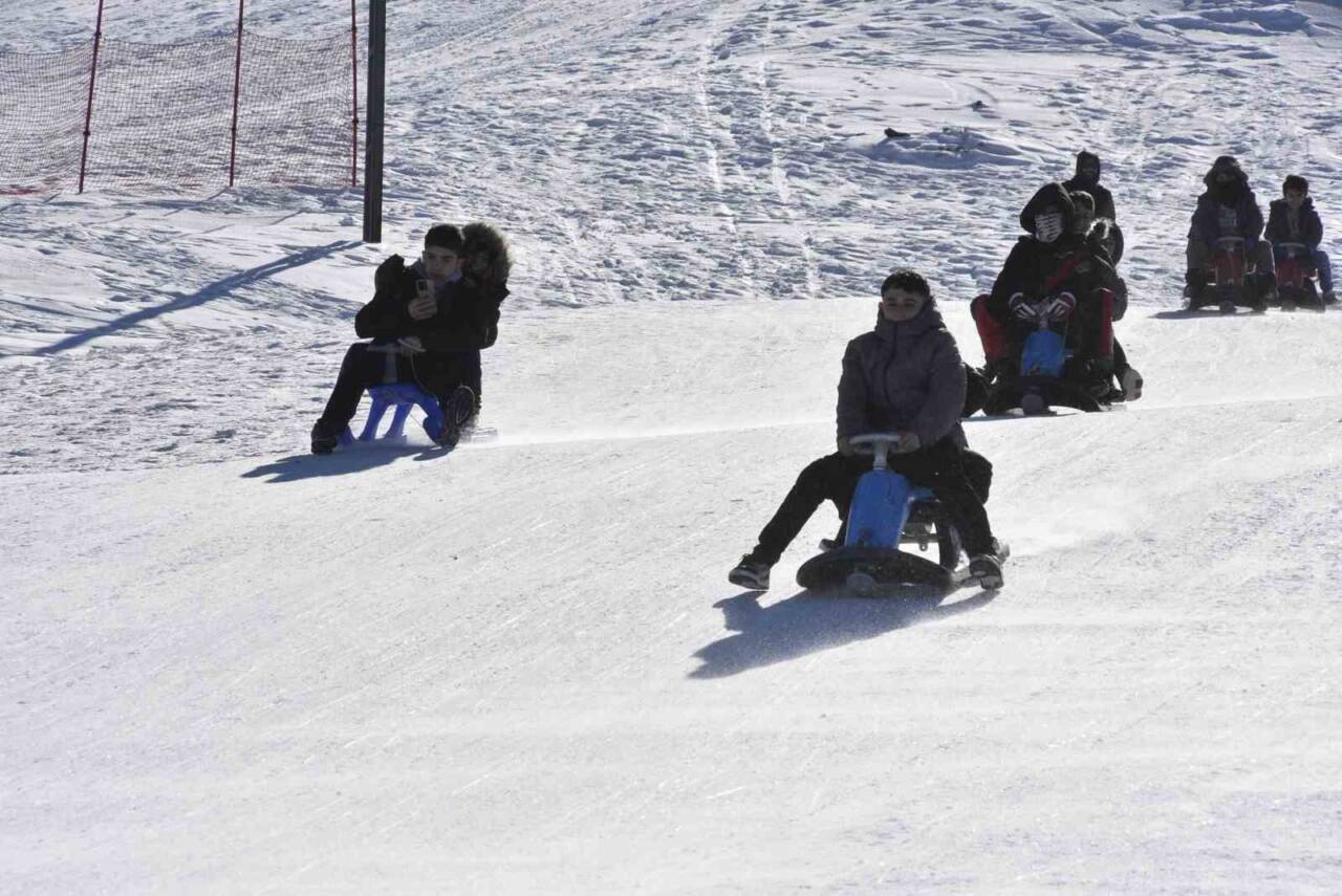 Bitlis’teki kayak merkezinde yarıyıl yoğunluğu