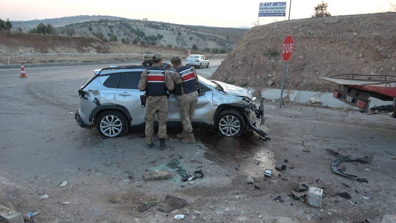Kilis’te kontrolden çıkarak savrulan araç kaza yaptı: 9 yaralı