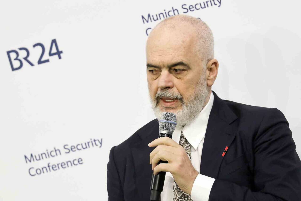 Arnavutluk Başbakanı Rama: "Sonumuz Konstantinopolis’te şehrin surları yıkılırken tartışan papazlar gibi olacak"