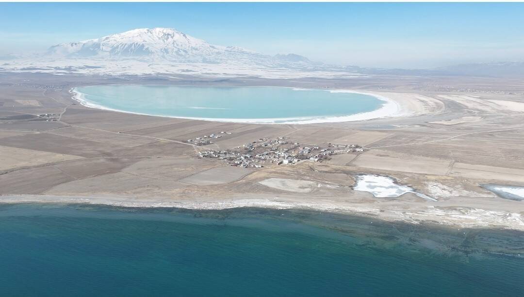 Bitlis’te iki göl arasında muhteşem köy