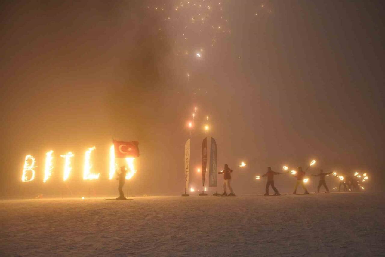 Bitlis’te meşaleli kar festivali