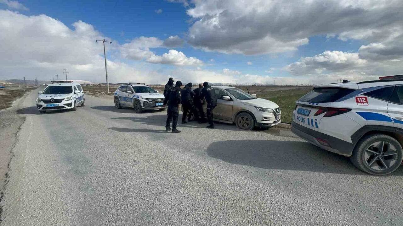 Konya’da polisten kaçan şüpheli kovalamaca sonucu yakalandı