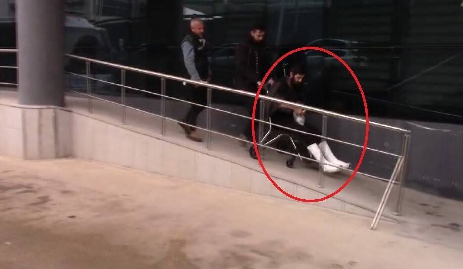 Uçtu uçtu torbacı uçtu: Polisten kaçmak için 3. katın penceresinden atlayan torbacı 2 ayağını birden kırdı
