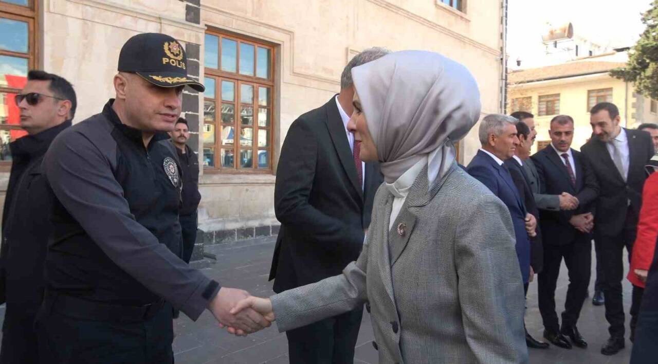 Bakan Göktaş, Kilis'te Aile ve Sosyal Hizmetler Çalışmalarını Güçlendirmek İçin Ziyaretlerde Bulundu