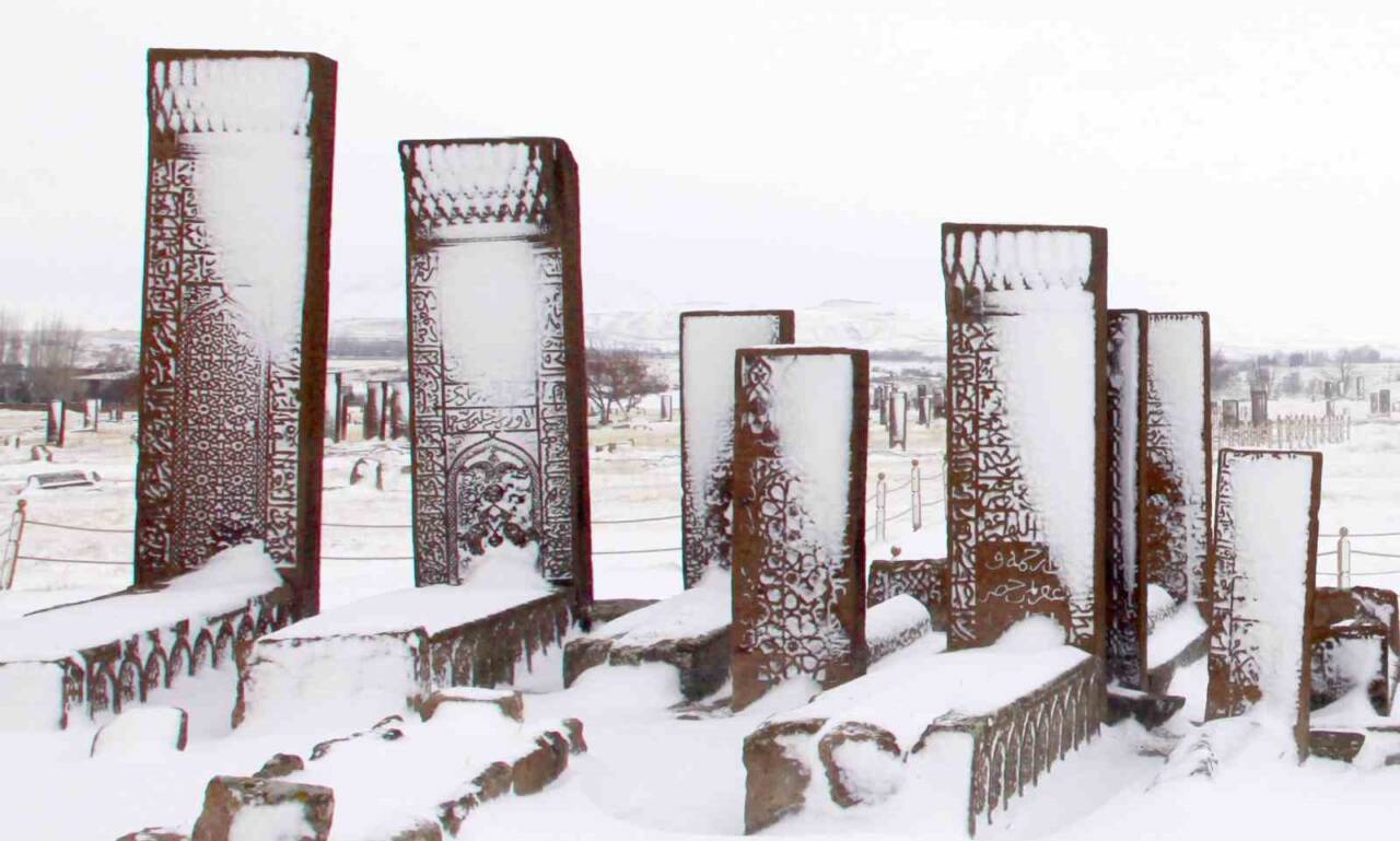 Ahlat'ta Nisan Karı, Tarihi Güzellikleri Kartpostallık Manzaralara Dönüştürdü