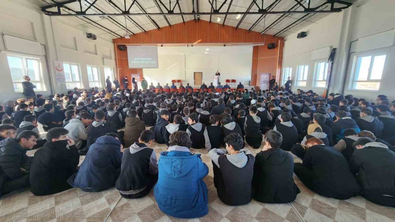 Bilal Erdoğan, Kütahya’da öğrencilerle buluştu