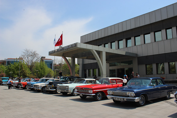 Kadıköy’de 50 yıllık evli çiftler için klasik otomobil konvoyu düzenleniyor