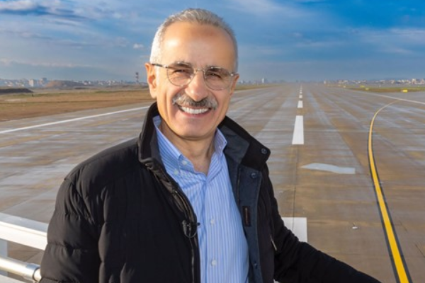 Uraloğlu: 5G Türkiye'de aşamalı bir stratejiyle yaygınlaşacak