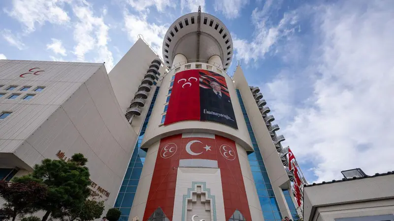 MHP iki günde altı il teşkilatını feshetti