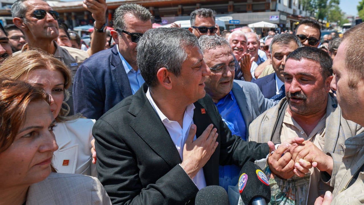 Özgür Özel Diyarbakır'da: Demirtaş'ın selamını iletti