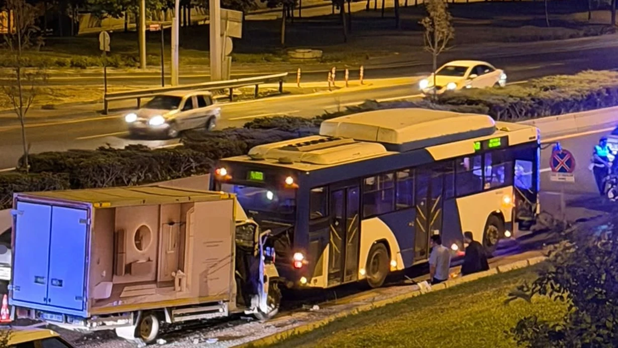 Ankara'da kamyonet EGO otobüsüne çarptı: 8 yaralı