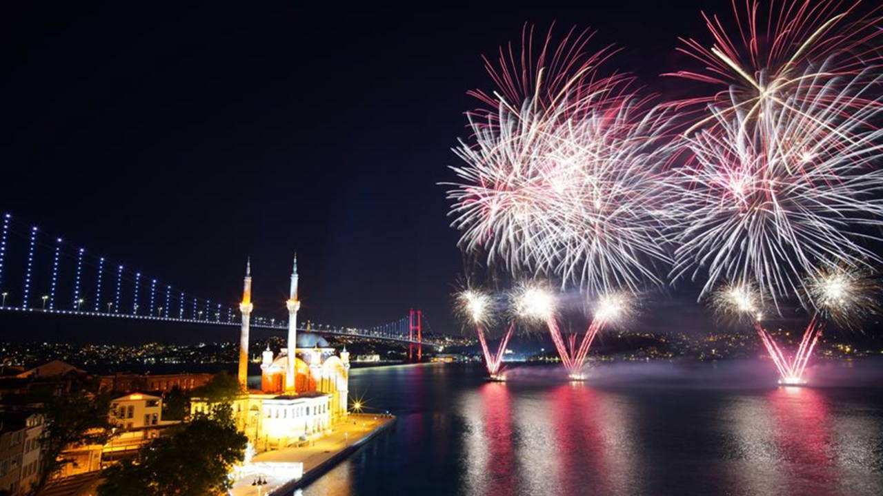 İstanbul'da havai fişek ve meşale kullanımına yasak