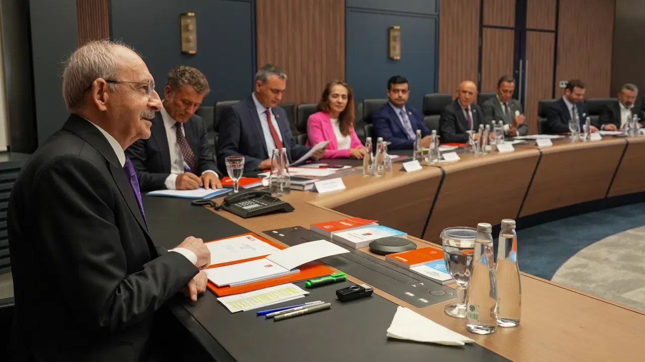 Kılıçdaroğlu'ndan MYK'ye saha talimatı: "İlleri gezin, örgütü dinleyin"