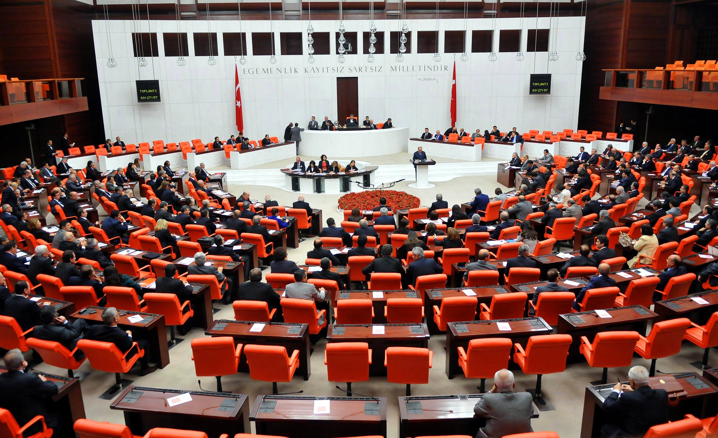Uzman er ve erbaş düzenlemesi Meclis'te kabul edildi