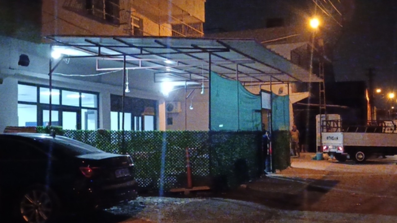 Küçükçekmece'de Kahvehaneye Silahlı Saldırı: 3 Yaralı
