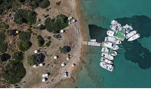 Çeşme'de unutulan Hıdırellez geleneği Yassıada'da yeniden yaşatıldı