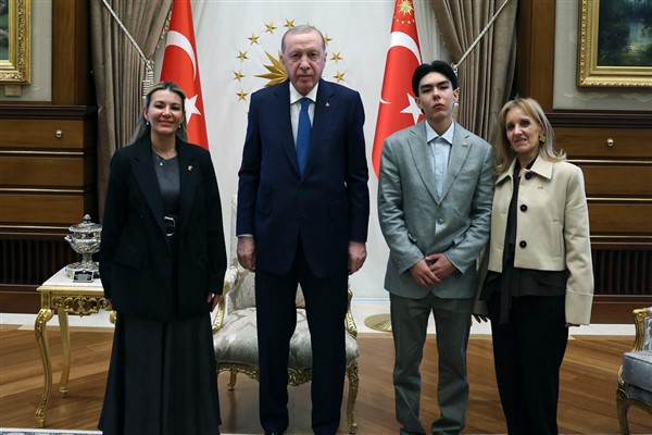 Cumhurbaşkanı Erdoğan’a 5 ülkenin büyükelçisinden güven mektubu