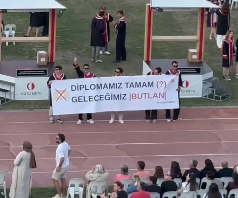 ODTÜ Mezuniyet Pankartlarında Bu Kez Kılıçdaroğlu Gündemi