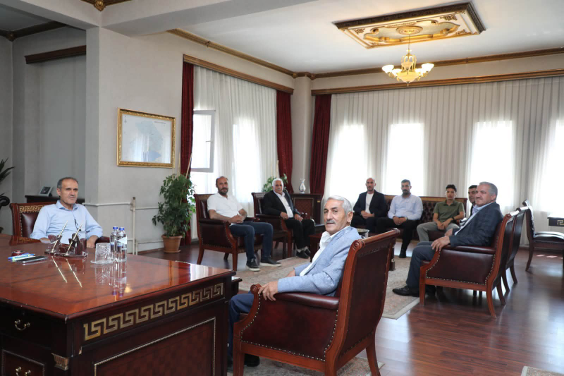 Cemal Macit ve Beraberindeki Heyetten Kaymakam Ahmed Çelik’e Ziyaret