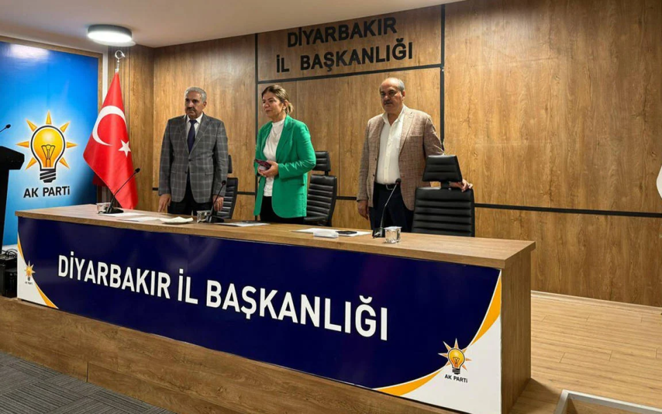 AK Parti Diyarbakır'da görev değişikliği sonrası istifa