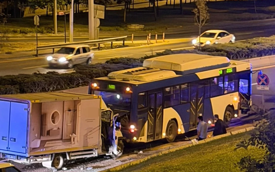 Ankara'da kamyonet EGO otobüsüne çarptı: 8 yaralı