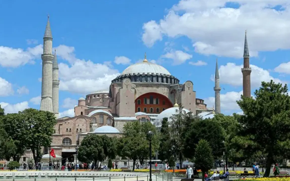 Ayasofya'da İncil Okuyan 2 Rus Hakkında Gözaltı İddiası