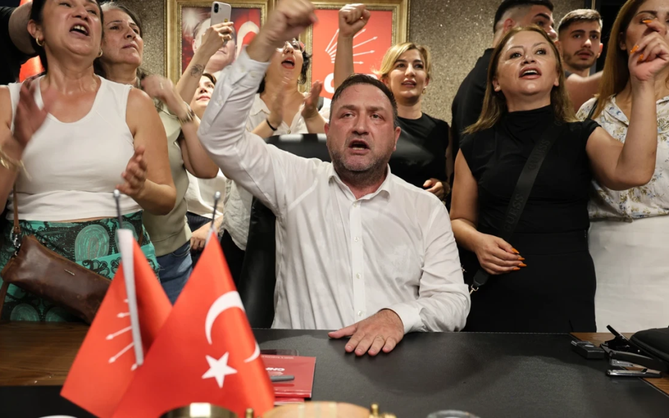 CHP İzmir İl Başkanlığı’nda gergin gece: Gümrükçü göreve başladı