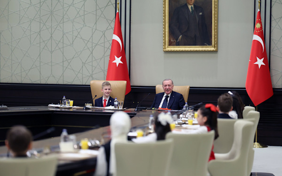 Cumhurbaşkanı Erdoğan, çocukları Cumhurbaşkanlığı Külliyesi'nde kabul etti