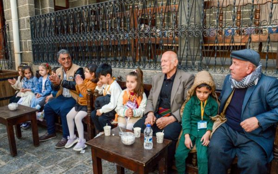 Diyarbakır’da çocuklar dengbej geleneğiyle buluşturuldu