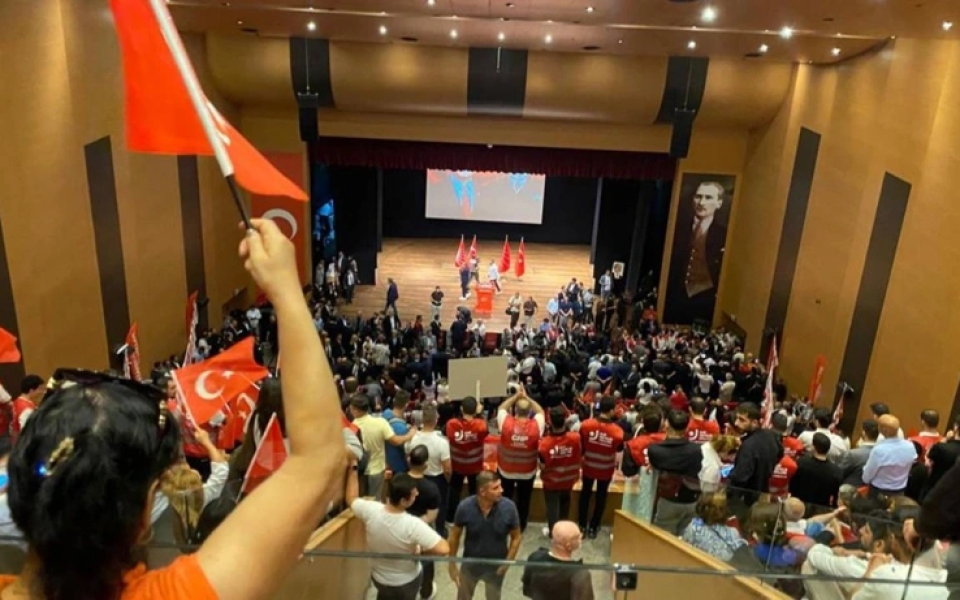 Gürsel Tekin'den 'figüran' iddialarına suç duyurusu