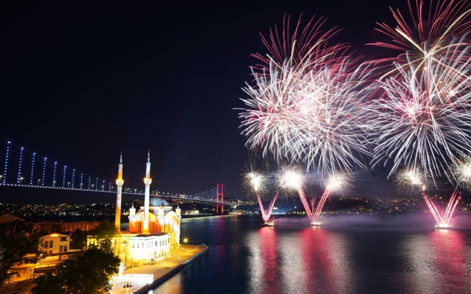 İstanbul'da havai fişek ve meşale kullanımına yasak