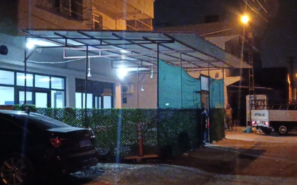 Küçükçekmece'de Kahvehaneye Silahlı Saldırı: 3 Yaralı