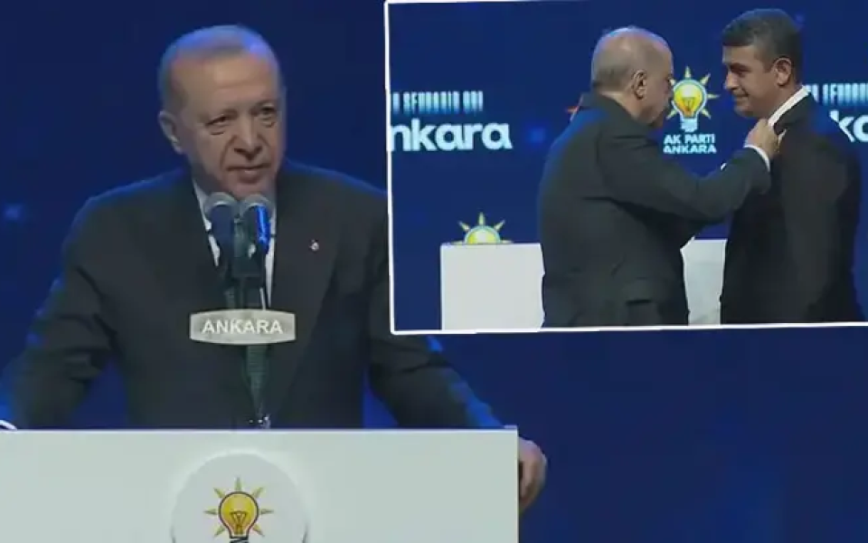Levent Koç AK Parti’ye Katıldı, Rozetini Erdoğan Taktı