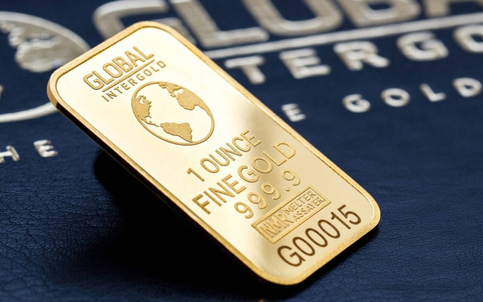 Ons altın ve gümüş fiyatları düşüş gösterdi