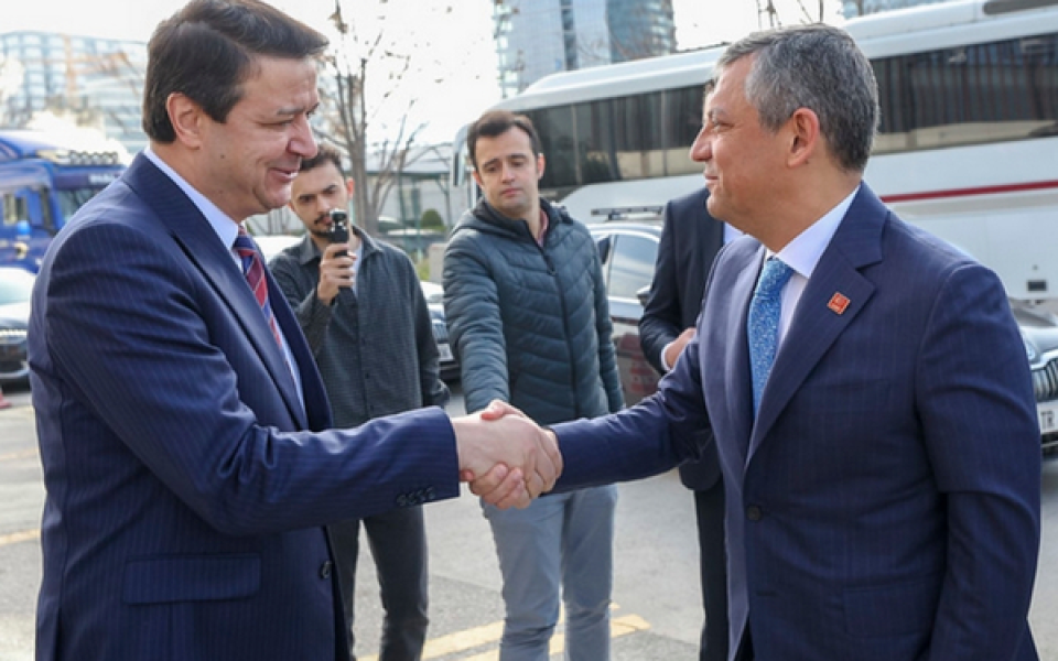 Özel, Saadet Partisi Genel Başkanı Arıkan ile görüştü