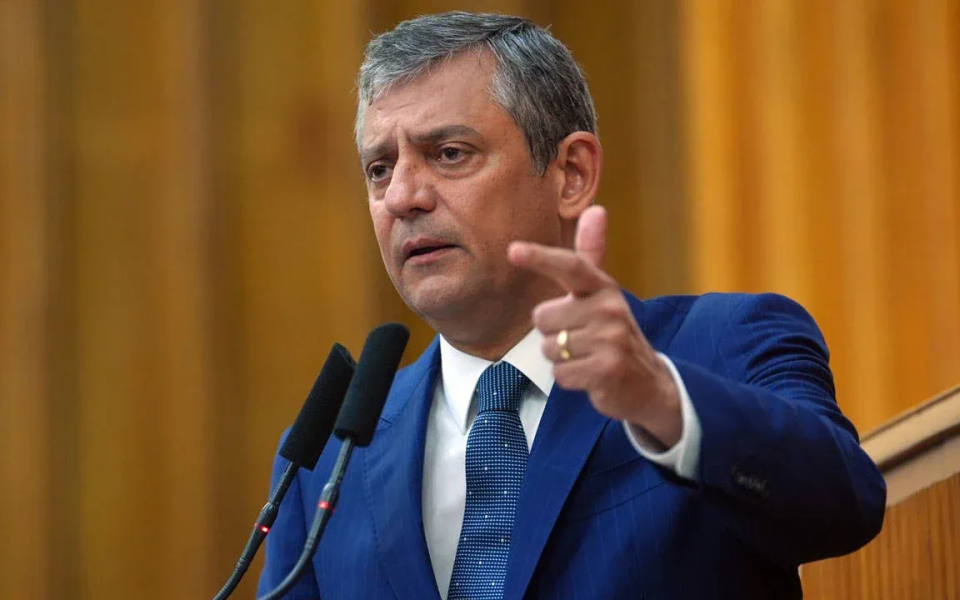 Özgür Özel CHP Grup Kürsüsüne Veda Ediyor
