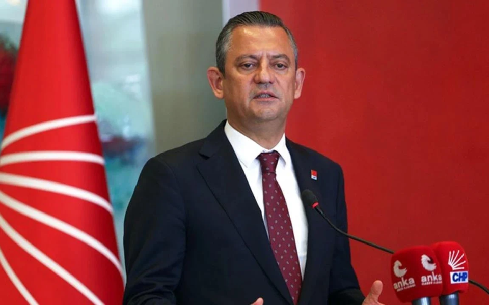 Özgür Özel ve ekibinden toplu istifa: CHP'de kurultay süreci başladı