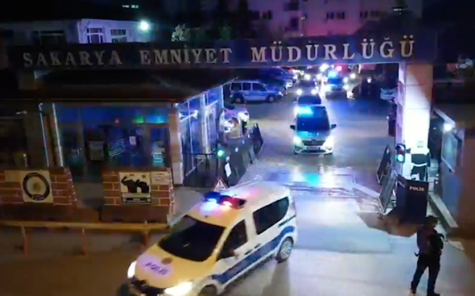 Sakarya merkezli 13 ilde yasa dışı bahis operasyonu: 53 kişi tutuklandı