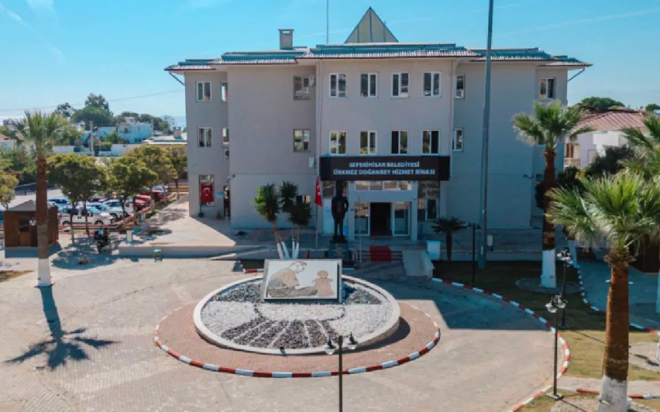 Seferihisar Belediyesine Operasyon: 15 Kişi Gözaltında