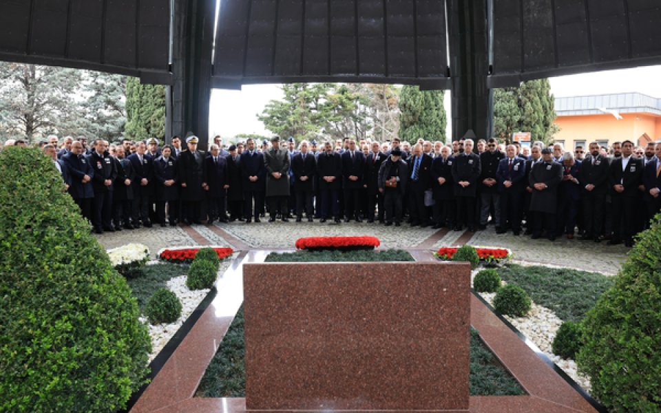 Turgut Özal vefatının 33. yılında anıldı