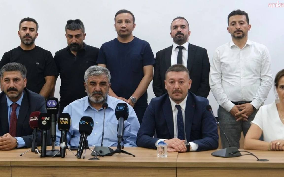 Van Barosu'ndan Rojin Kabaiş açıklaması: 'Dosyadan çekilme adaletten vazgeçmek değil'