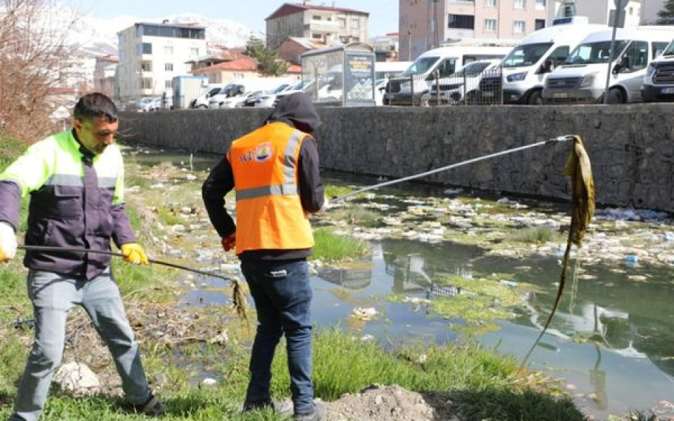 Van’da İnci Kefali göç yolu temizleniyor