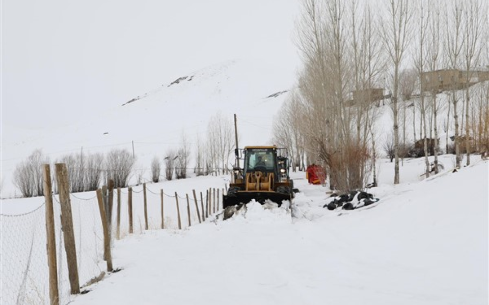Van’da Nisan ayında karla mücadele çalışmaları sürüyor